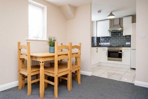 2 bedroom apartment to rent, Admiralty Close, West Drayton UB7