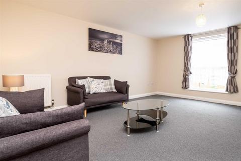 2 bedroom apartment to rent, Admiralty Close, West Drayton UB7