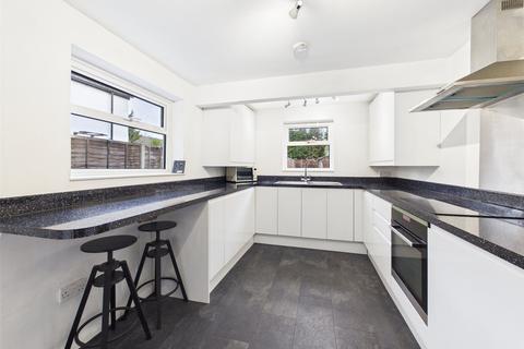 3 bedroom semi-detached house to rent, Edgar Road, West Drayton UB7
