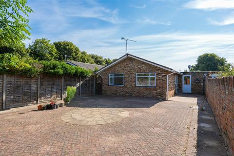 2 bedroom bungalow for sale, Treeside Close, West Drayton UB7