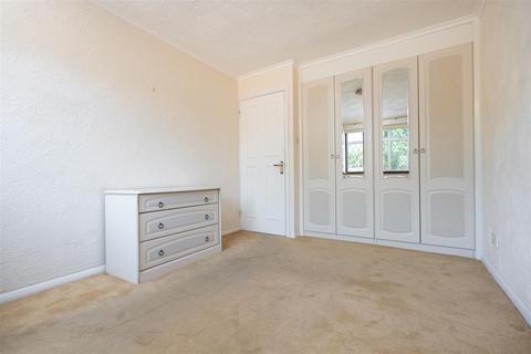 2 bedroom bungalow for sale, Treeside Close, West Drayton UB7