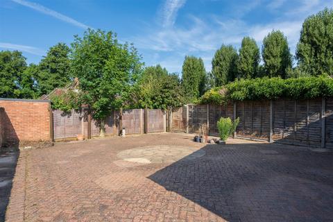 2 bedroom bungalow for sale, Treeside Close, West Drayton UB7