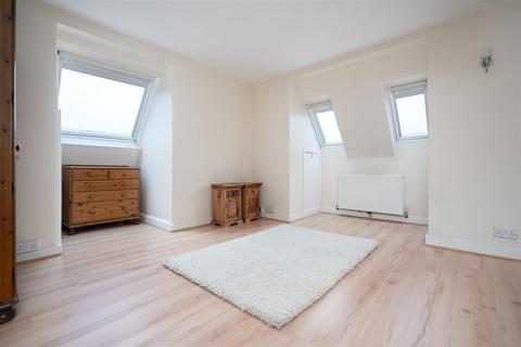 undefined, 32-34 High Street, Iver SL0