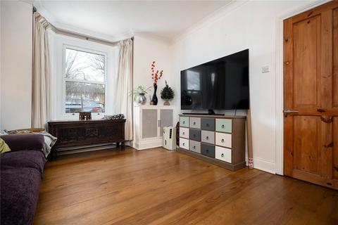 4 bedroom semi-detached house for sale, Colham Avenue, West Drayton UB7