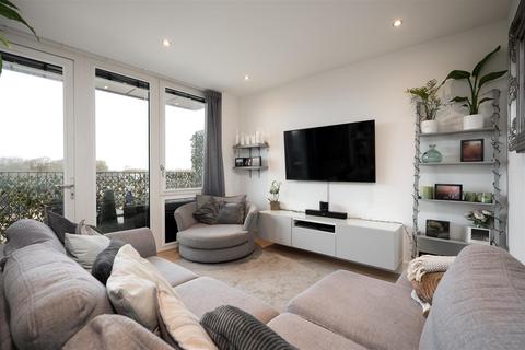 2 bedroom apartment for sale, Fitzroy Court, West Drayton UB7