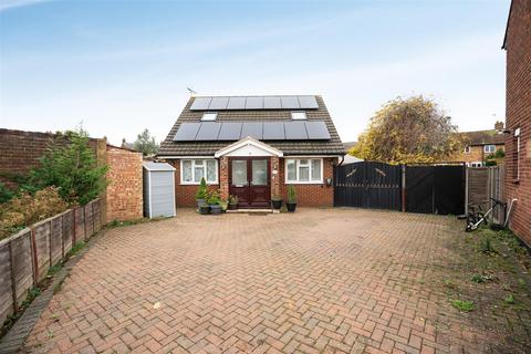 5 bedroom bungalow for sale, Beech Close, West Drayton UB7