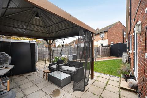 5 bedroom bungalow for sale, Beech Close, West Drayton UB7
