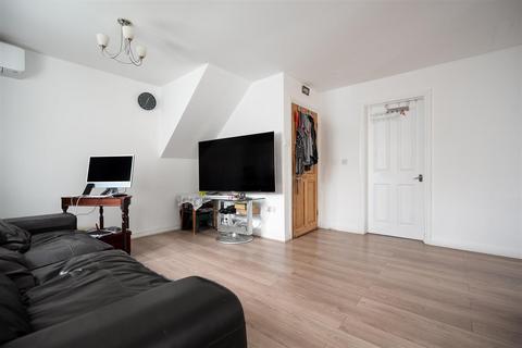 5 bedroom bungalow for sale, Beech Close, West Drayton UB7