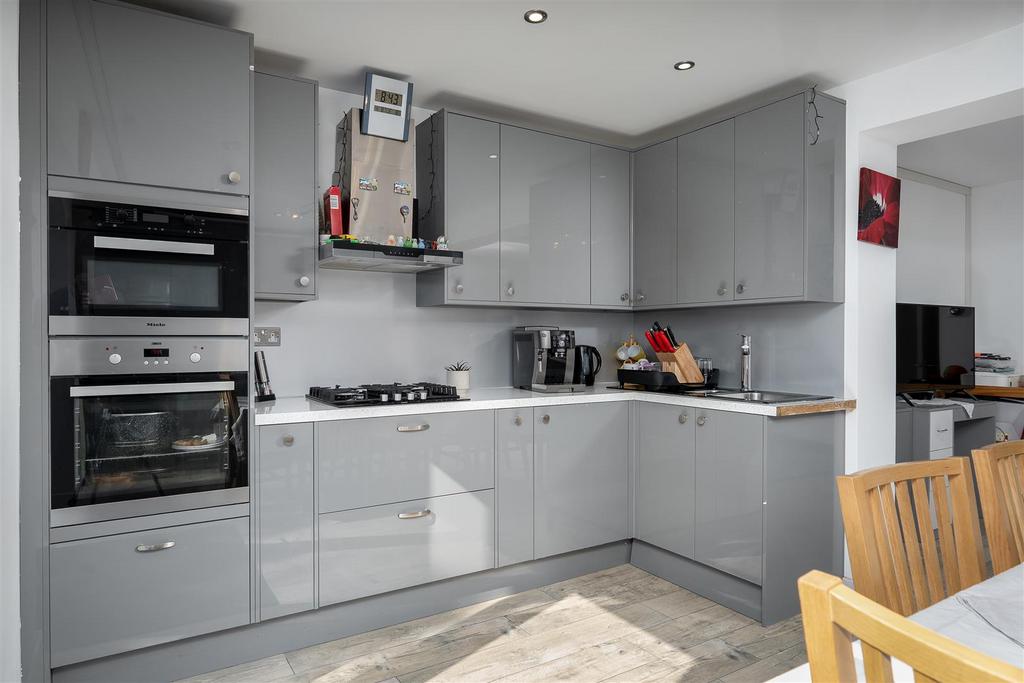 Open Plan Kitchen/Li