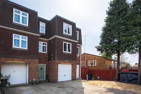 4 bedroom townhouse for sale, Thatcher Close, West Drayton UB7