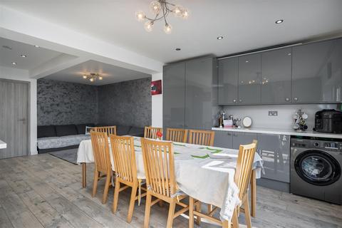 4 bedroom townhouse for sale, Thatcher Close, West Drayton UB7