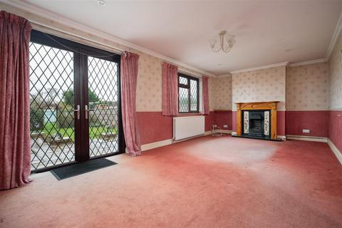 4 bedroom bungalow for sale, Nicholls Avenue, Hillingdon UB8