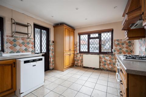 4 bedroom bungalow for sale, Nicholls Avenue, Hillingdon UB8