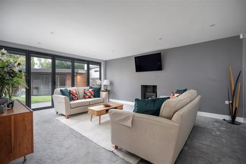 4 bedroom detached house for sale, Lawn Avenue, West Drayton UB7