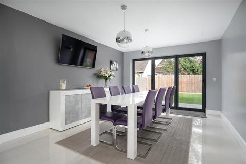 4 bedroom detached house for sale, Lawn Avenue, West Drayton UB7