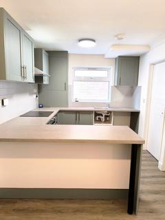 3 bedroom semi-detached house to rent, Esher Court, Northampton