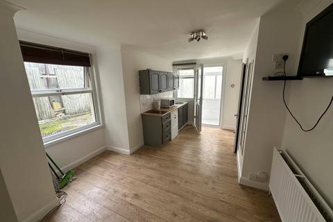 Studio to rent, Charteris Road Hampstead, London NW6