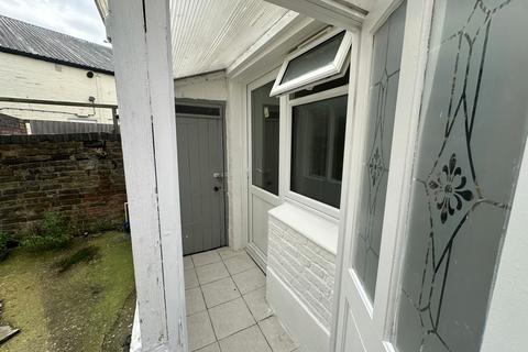 Studio to rent, Charteris Road Hampstead, London NW6