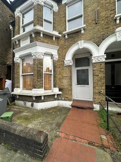 Studio to rent, Charteris Road Hampstead, London NW6
