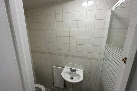 Studio to rent, Charteris Road Hampstead, London NW6