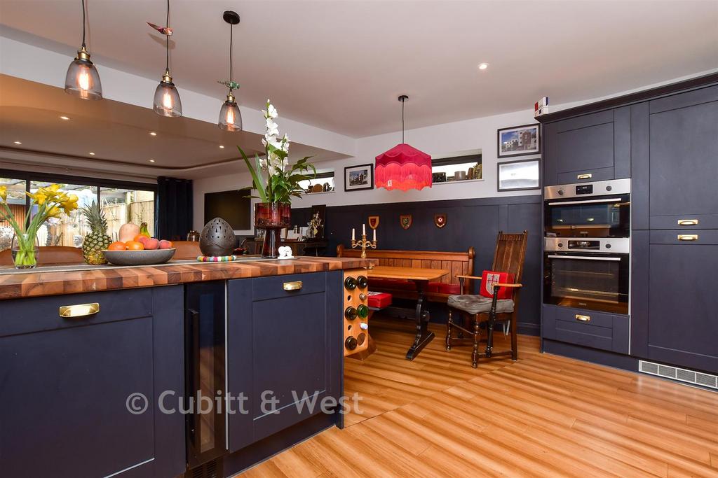 Lounge / Kitchen