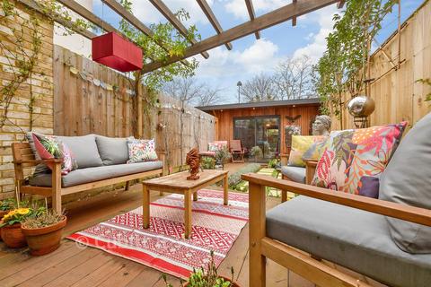 4 bedroom end of terrace house for sale, Cadet Mews, Wallington SM6