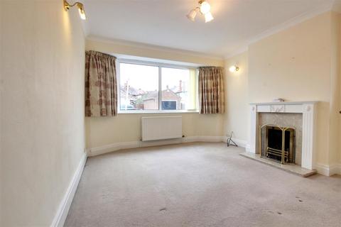 2 bedroom semi-detached bungalow for sale, Oak Avenue, Hull HU10