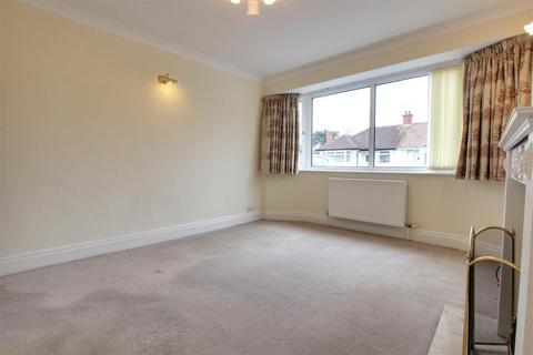 2 bedroom semi-detached bungalow for sale, Oak Avenue, Hull HU10