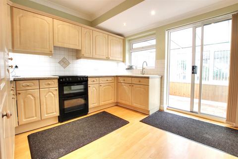 2 bedroom semi-detached bungalow for sale, Oak Avenue, Hull HU10