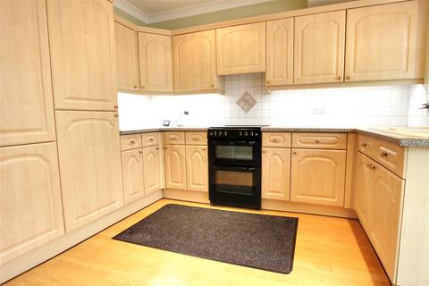 2 bedroom semi-detached bungalow for sale, Oak Avenue, Hull HU10