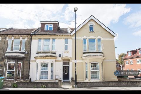 1 bedroom in a house share to rent, Carlton Road, Southampton, SO15