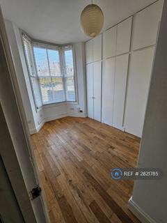 1 bedroom in a house share to rent - Parkland Road, London, N22