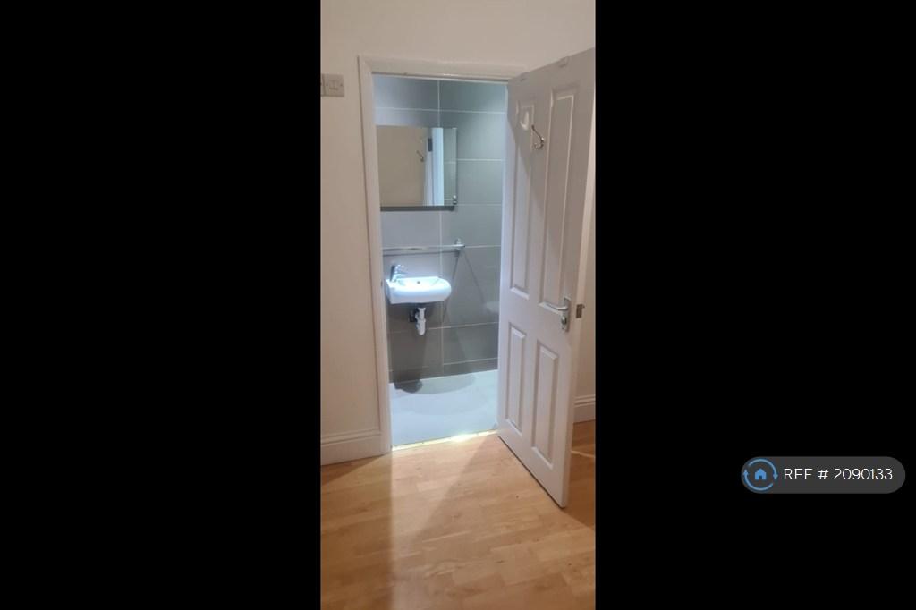 En-Suite Bathroom