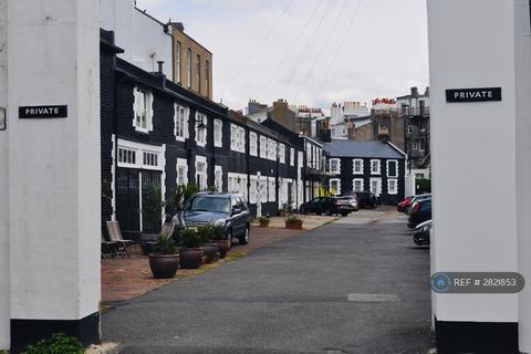 3 bedroom terraced house to rent, Kemp Town Place, Brighton, BN2