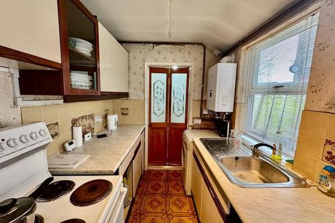 2 bedroom terraced house for sale, Hartley Road, High Town, Luton, Bedfordshire, LU2 0HX