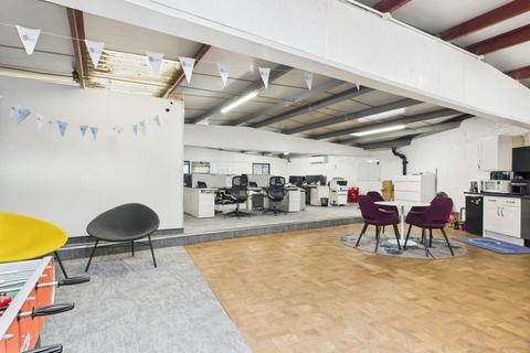 Industrial unit to rent, 21-24 Crimscott St London SE1 5TE