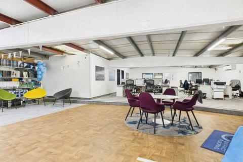 Industrial unit to rent, 21-24 Crimscott St London SE1 5TE