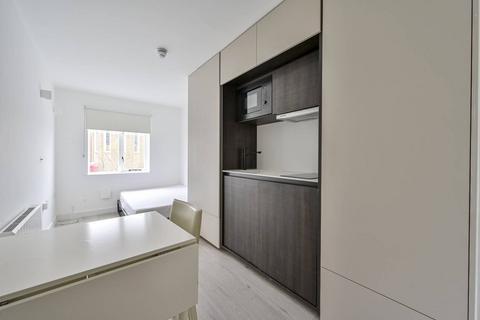 Studio to rent, Durham Road, Wimbledon, London, SW20