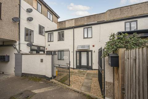 Studio to rent, Durham Road, Wimbledon, London, SW20