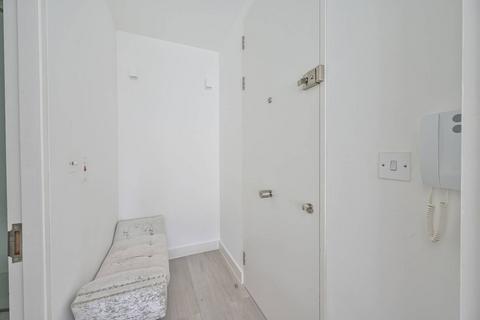 Studio to rent, Durham Road, Wimbledon, London, SW20