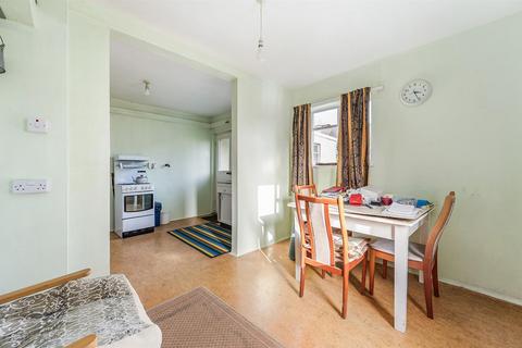 4 bedroom end of terrace house for sale, Nestor Close, Andover
