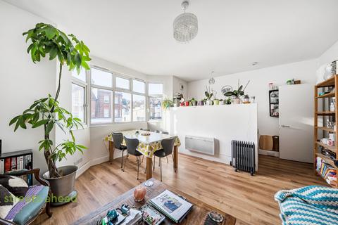 2 bedroom apartment for sale, Brighton Road, Coulsdon, CR5