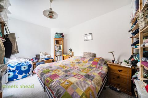 2 bedroom apartment for sale, Brighton Road, Coulsdon, CR5