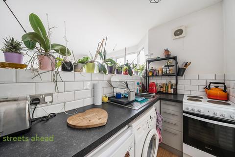 2 bedroom apartment for sale, Brighton Road, Coulsdon, CR5