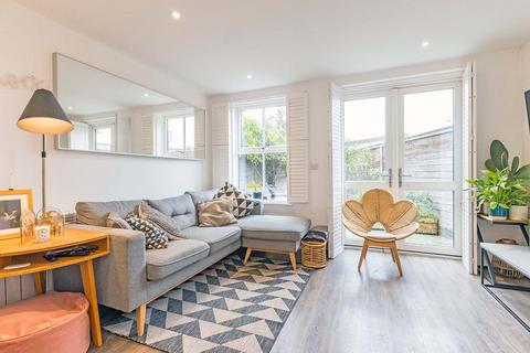 3 bedroom apartment for sale, Cadogan Close, London E9