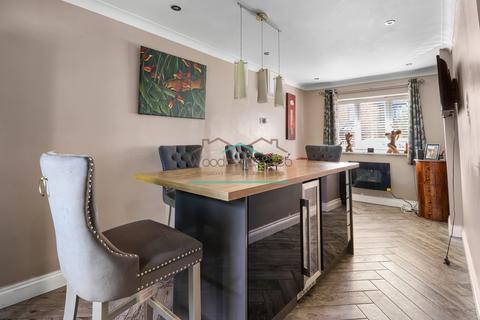3 bedroom detached house for sale, Chatsworth Drive, Wellingborough, Northamptonshire