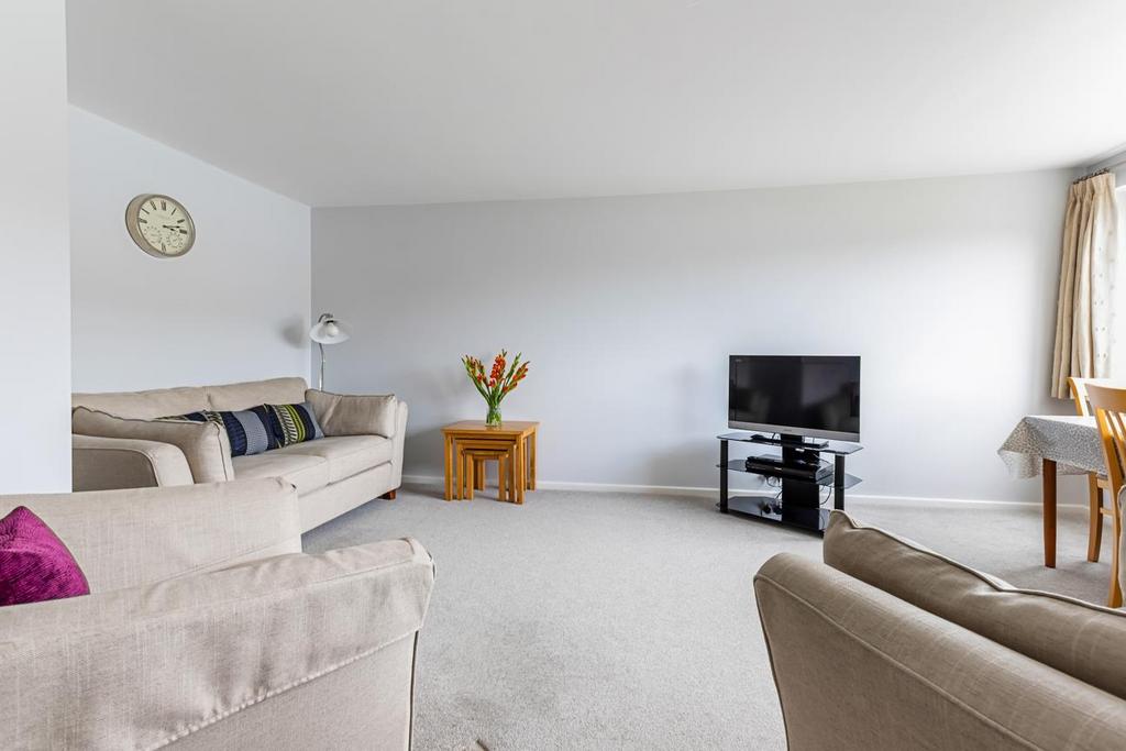 Living Room 2.jpg