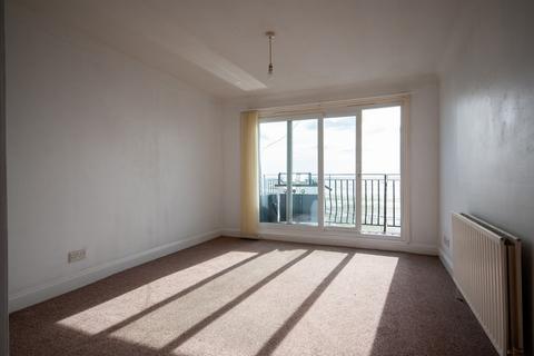 2 bedroom flat to rent, Chalkwell Bay, Undercliff Gardens, Leigh-on-Sea