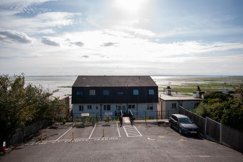 2 bedroom flat to rent, Chalkwell Bay, Undercliff Gardens, Leigh-on-Sea