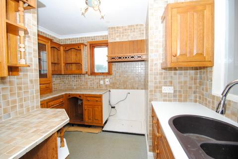 2 bedroom flat to rent, Chalkwell Bay, Undercliff Gardens, Leigh-on-Sea